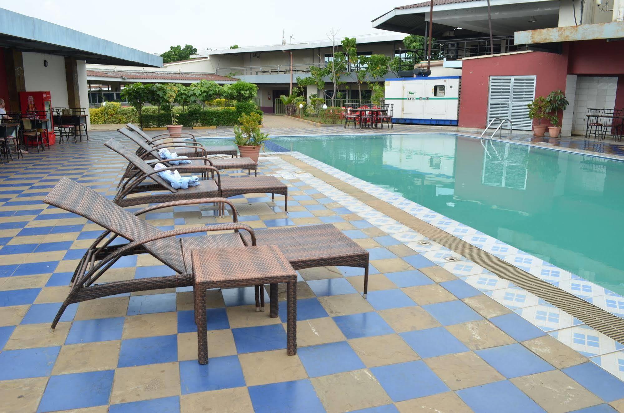 Royal City Dubai Complex Kisumu Luaran gambar