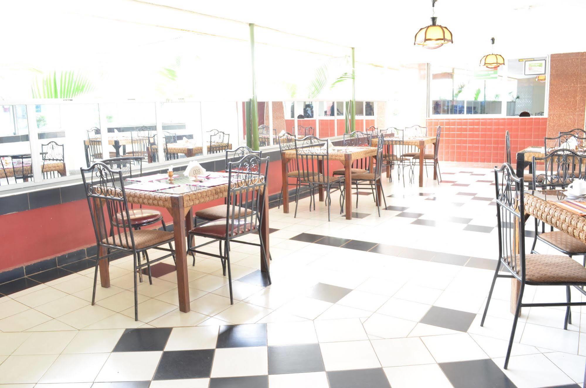 Royal City Dubai Complex Kisumu Luaran gambar
